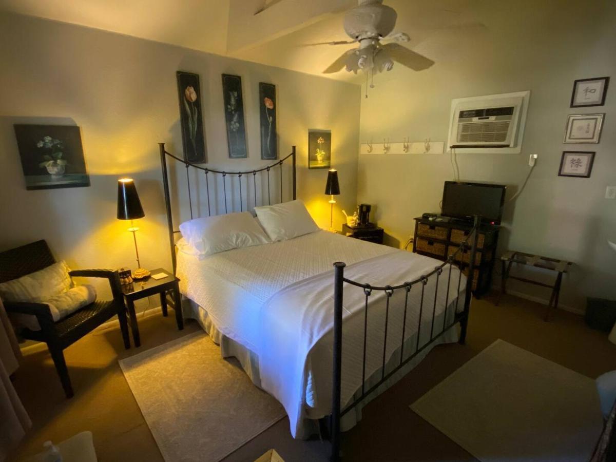 Four Winds Victorian Venue & Suites Bonham Екстериор снимка