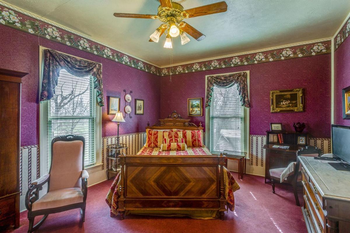 Four Winds Victorian Venue & Suites Bonham Стая снимка