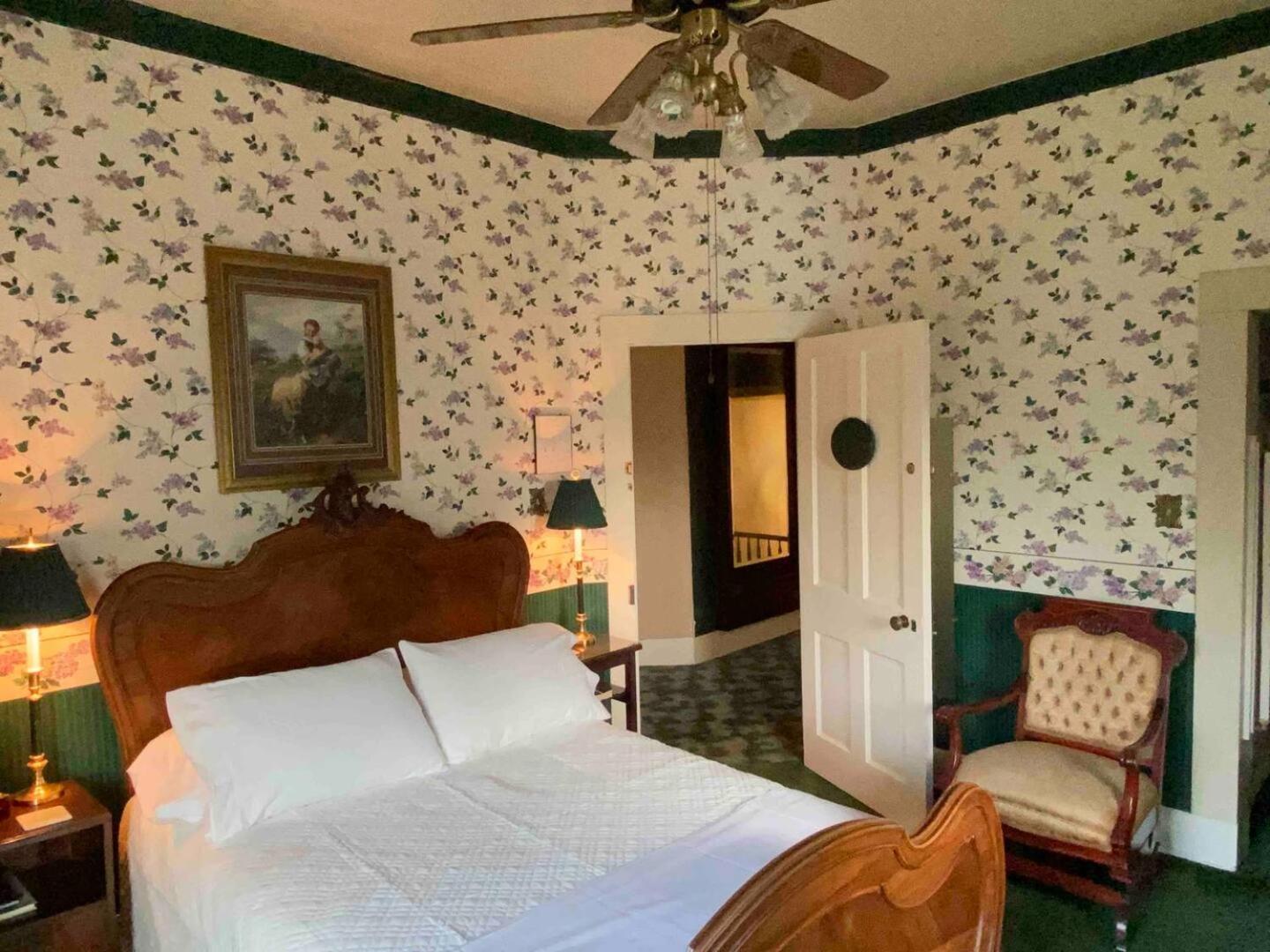 Four Winds Victorian Venue & Suites Bonham Екстериор снимка
