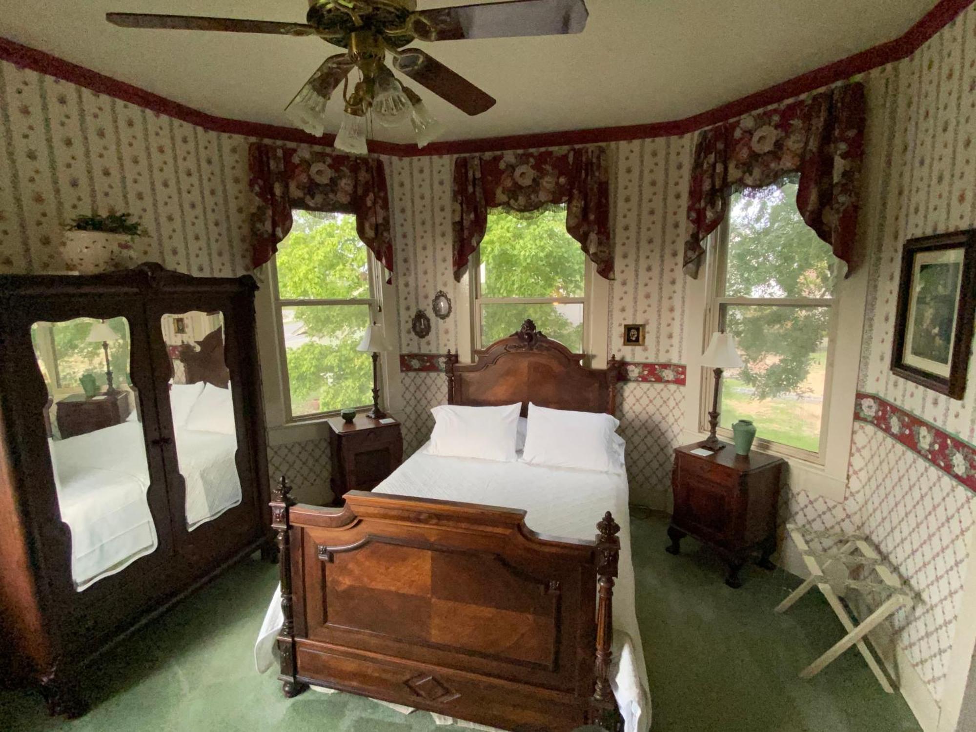 Four Winds Victorian Venue & Suites Bonham Екстериор снимка