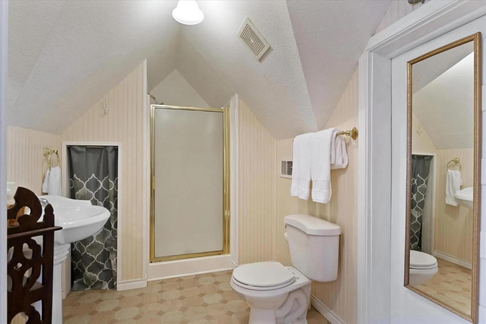 Four Winds Victorian Venue & Suites Bonham Стая снимка